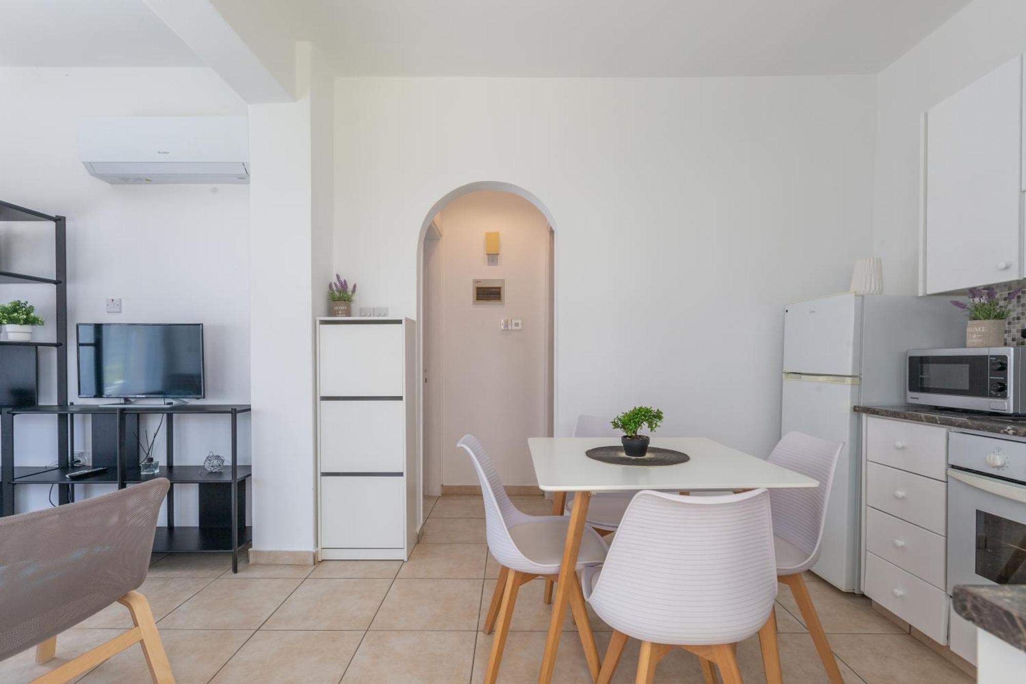 Beautiful One Bed Apartment In Paphos Exterior foto