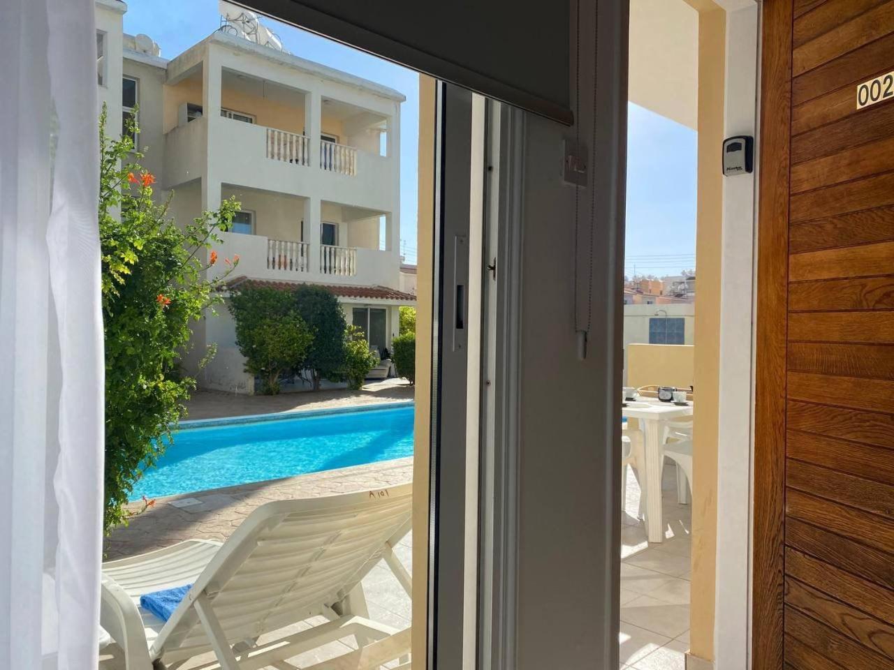Beautiful One Bed Apartment In Paphos Exterior foto